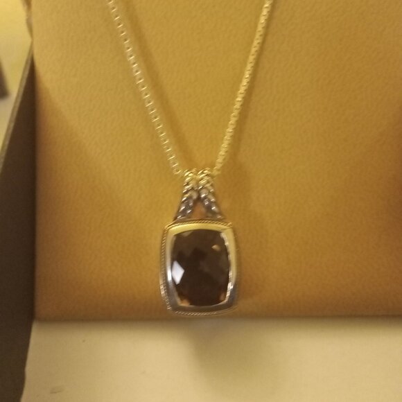 Effy Pendant on a rope sliver chain.